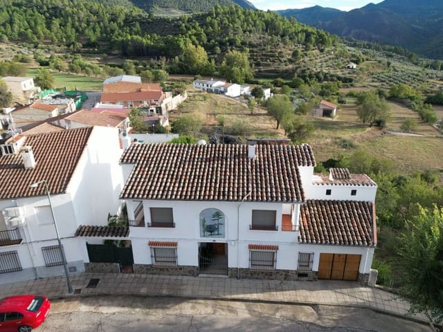 7 slaapkamer Villa te koop in Siles met zwembad garage - € 330.000 (Ref: 9129132)