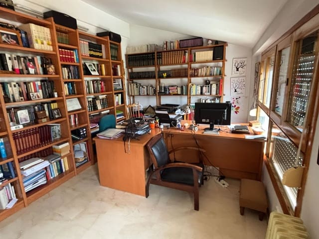 7 slaapkamer Villa te koop in Siles met zwembad garage - € 330.000 (Ref: 9129132)