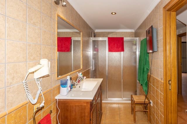 4 sovrum Villa till salu i Guadix med garage - 190 000 € (Ref: 9129136)