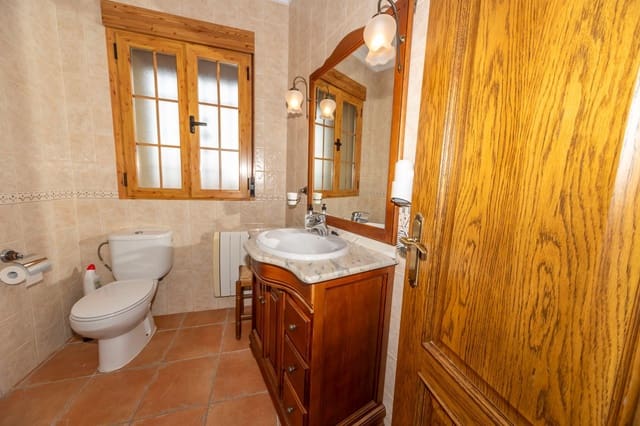 4 sovrum Villa till salu i Guadix med garage - 190 000 € (Ref: 9129136)