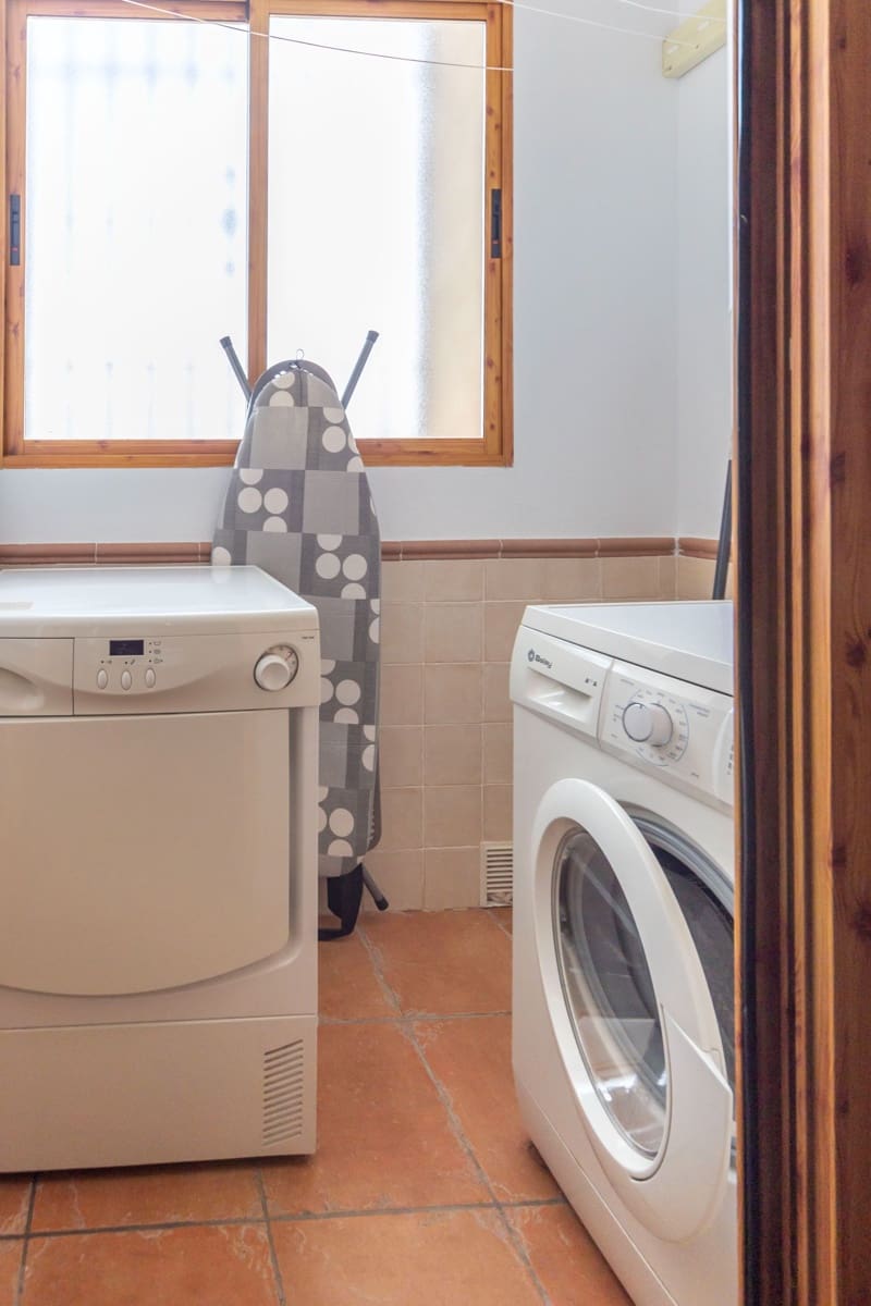 4 makuuhuone Huvila myytävänä paikassa Guadix mukana 
autotalli - 190 000 € (Ref: 9129136)