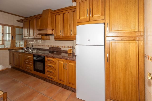 4 sovrum Villa till salu i Guadix med garage - 190 000 € (Ref: 9129136)