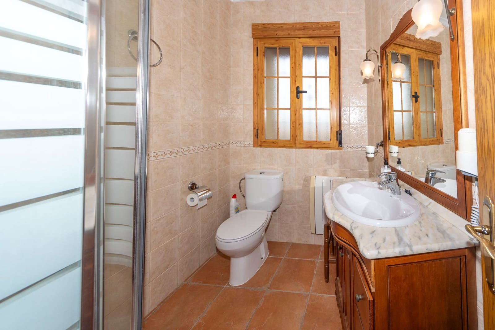 4 makuuhuone Huvila myytävänä paikassa Guadix mukana 
autotalli - 190 000 € (Ref: 9129136)