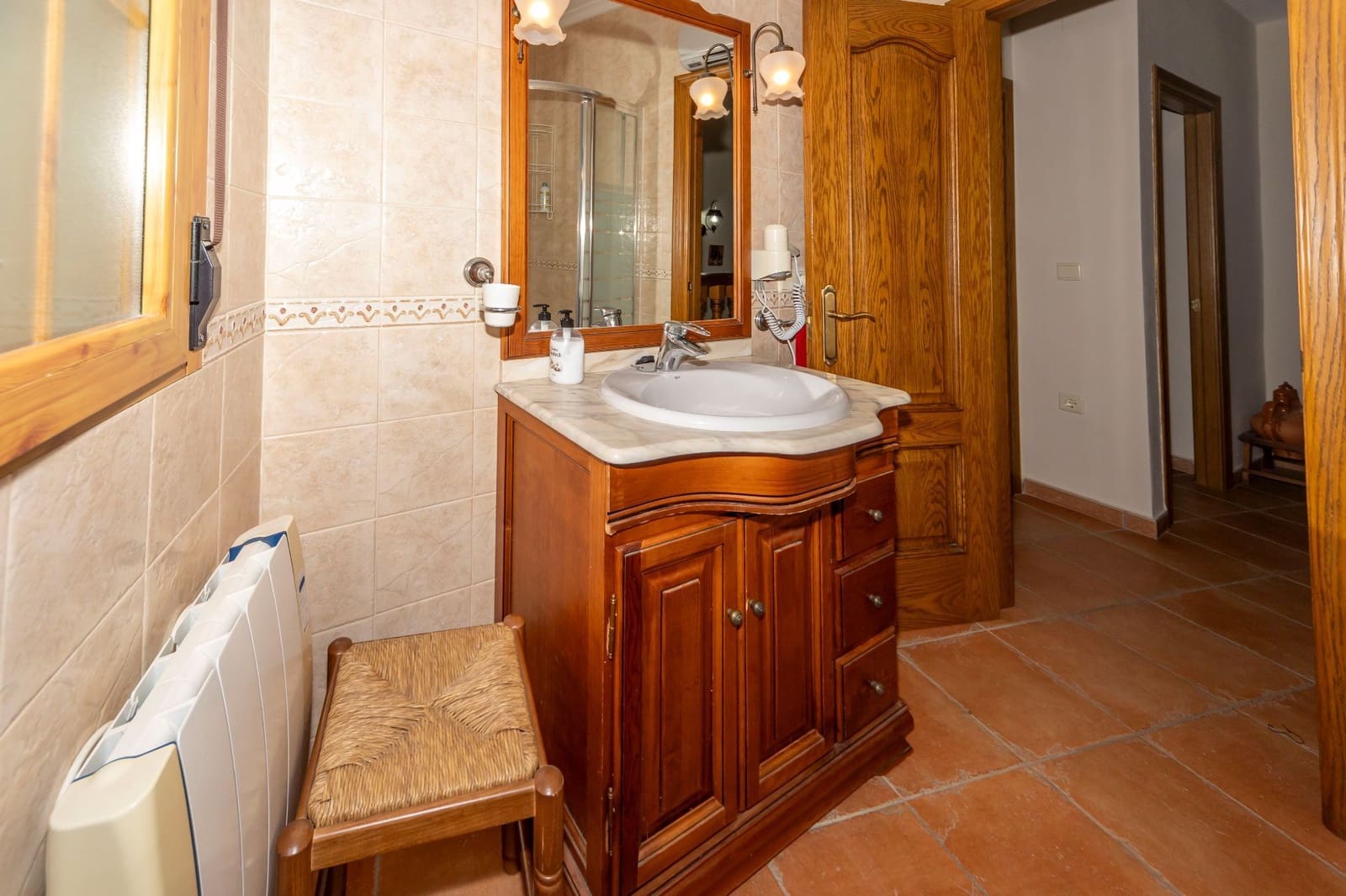 4 makuuhuone Huvila myytävänä paikassa Guadix mukana 
autotalli - 190 000 € (Ref: 9129136)