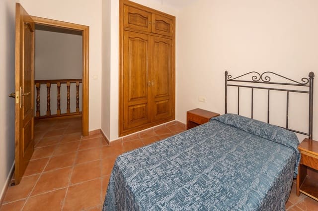 4 sovrum Villa till salu i Guadix med garage - 190 000 € (Ref: 9129136)