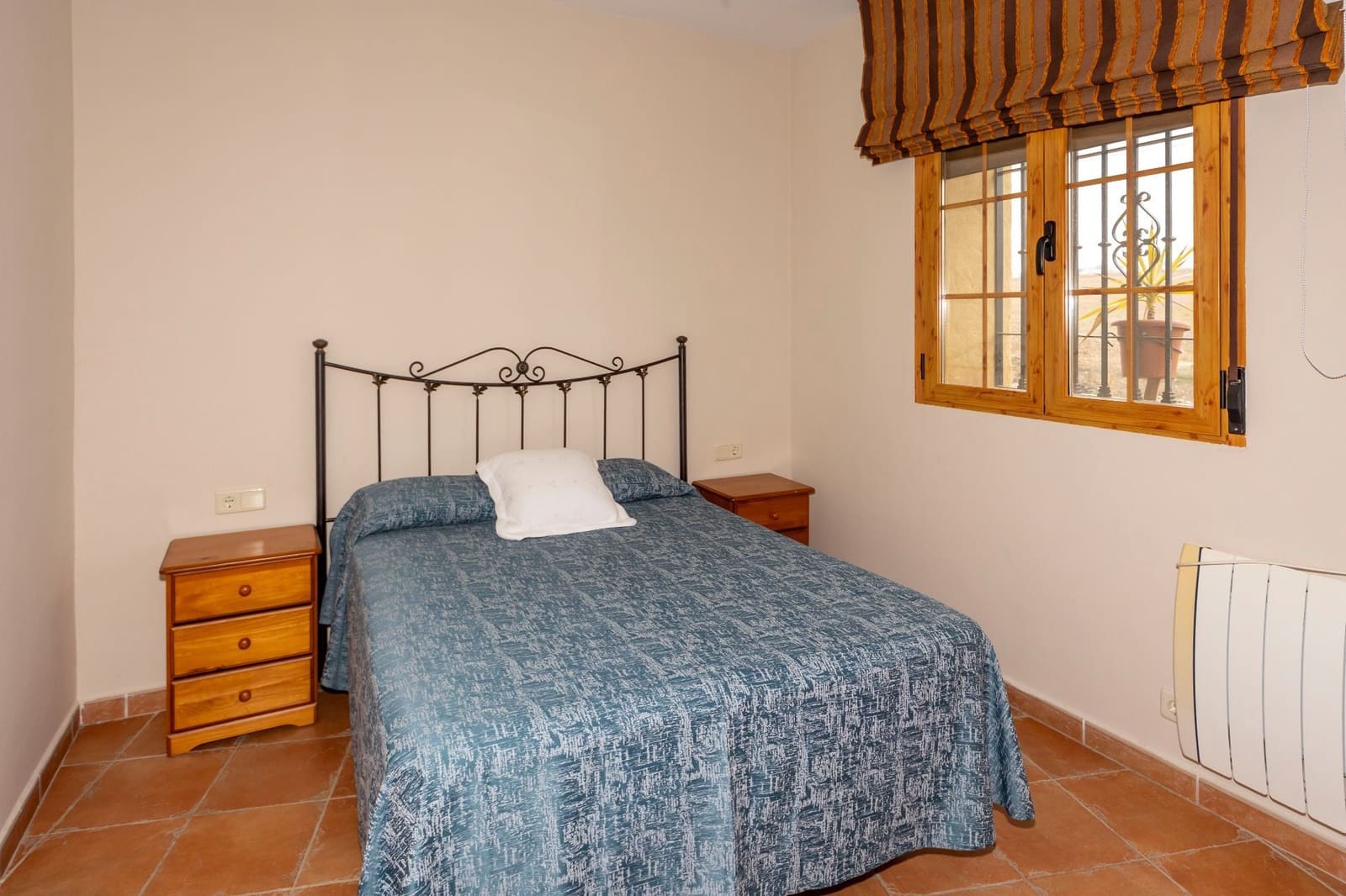 4 makuuhuone Huvila myytävänä paikassa Guadix mukana 
autotalli - 190 000 € (Ref: 9129136)