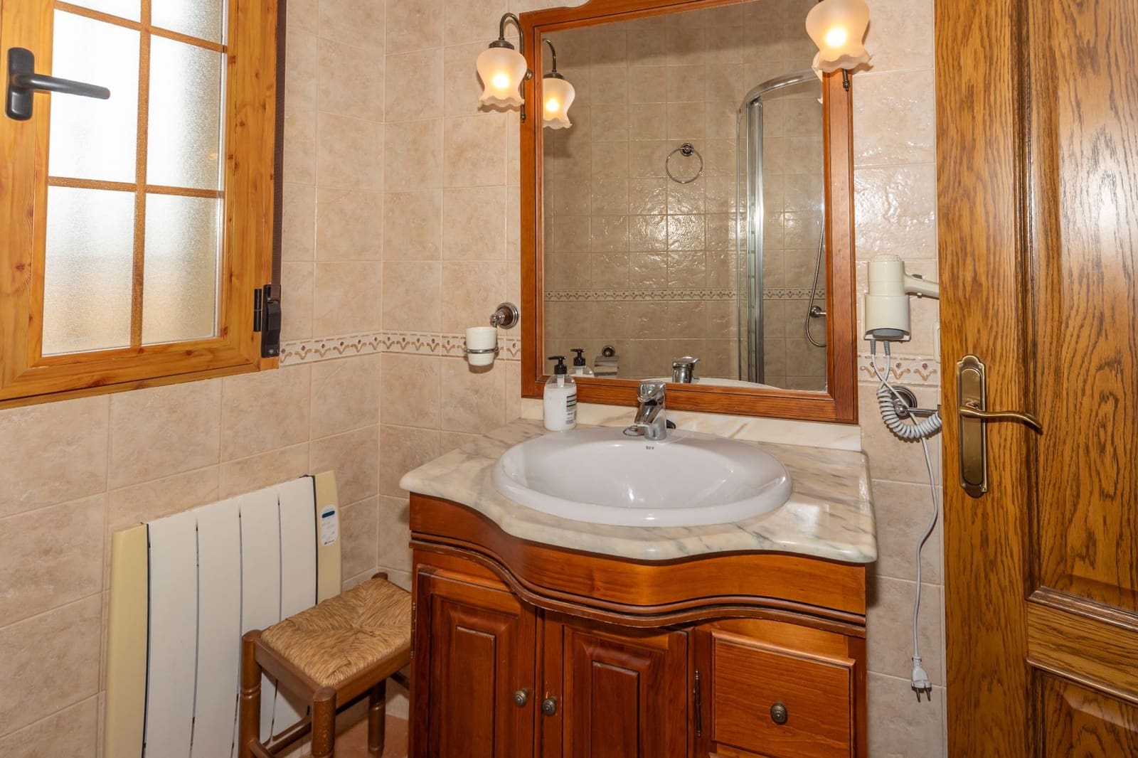 4 makuuhuone Huvila myytävänä paikassa Guadix mukana 
autotalli - 190 000 € (Ref: 9129136)