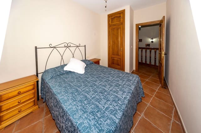 4 sovrum Villa till salu i Guadix med garage - 190 000 € (Ref: 9129136)