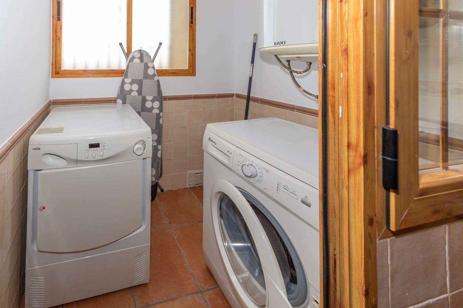 4 makuuhuone Huvila myytävänä paikassa Guadix mukana 
autotalli - 190 000 € (Ref: 9129136)