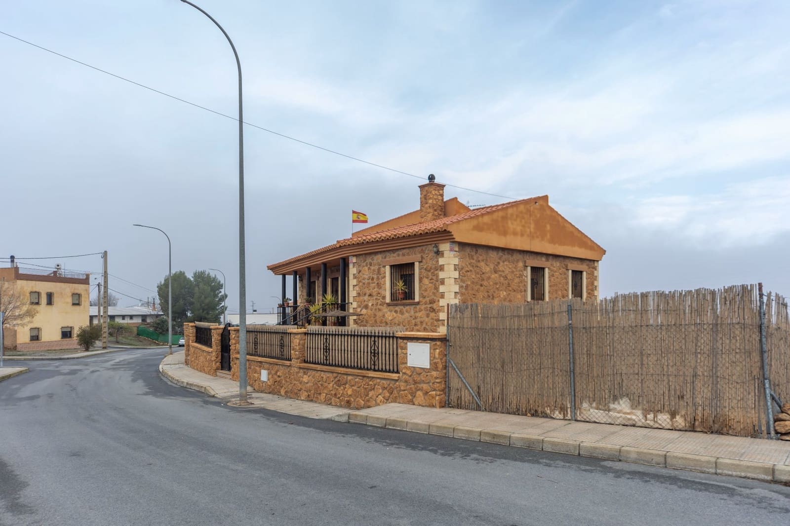 4 makuuhuone Huvila myytävänä paikassa Guadix mukana 
autotalli - 190 000 € (Ref: 9129136)