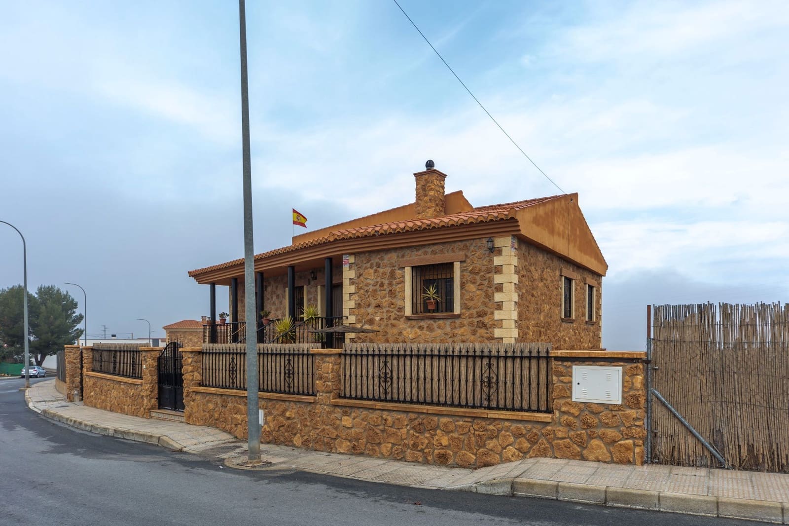 4 makuuhuone Huvila myytävänä paikassa Guadix mukana 
autotalli - 190 000 € (Ref: 9129136)