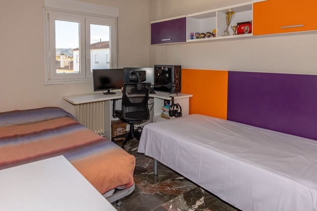 4 soveværelse Semi-Rækkehus til salg i Guadix med garage - € 240.000 (Ref: 9197484)