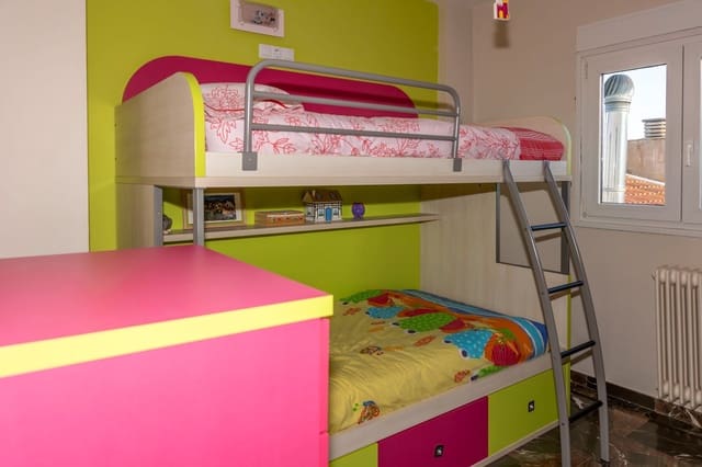 4 soveværelse Semi-Rækkehus til salg i Guadix med garage - € 240.000 (Ref: 9197484)