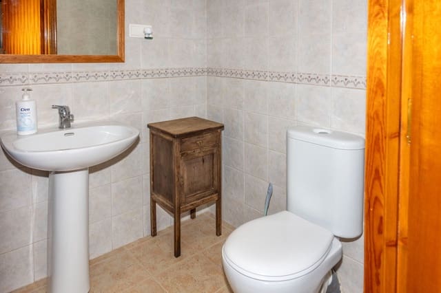 4 soveværelse Semi-Rækkehus til salg i Guadix med garage - € 240.000 (Ref: 9197484)