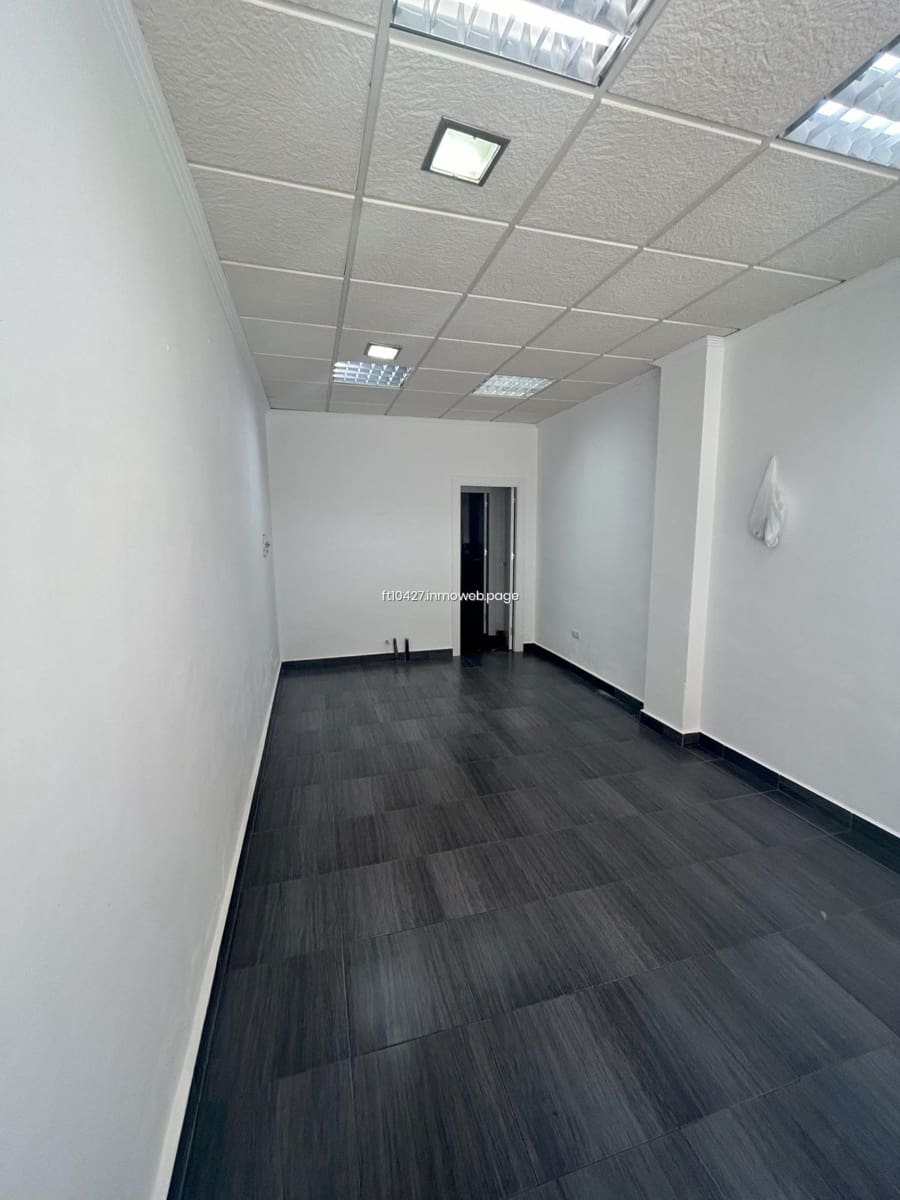 Commercial for rent in Guadix - € 300 (Ref: 9548889)