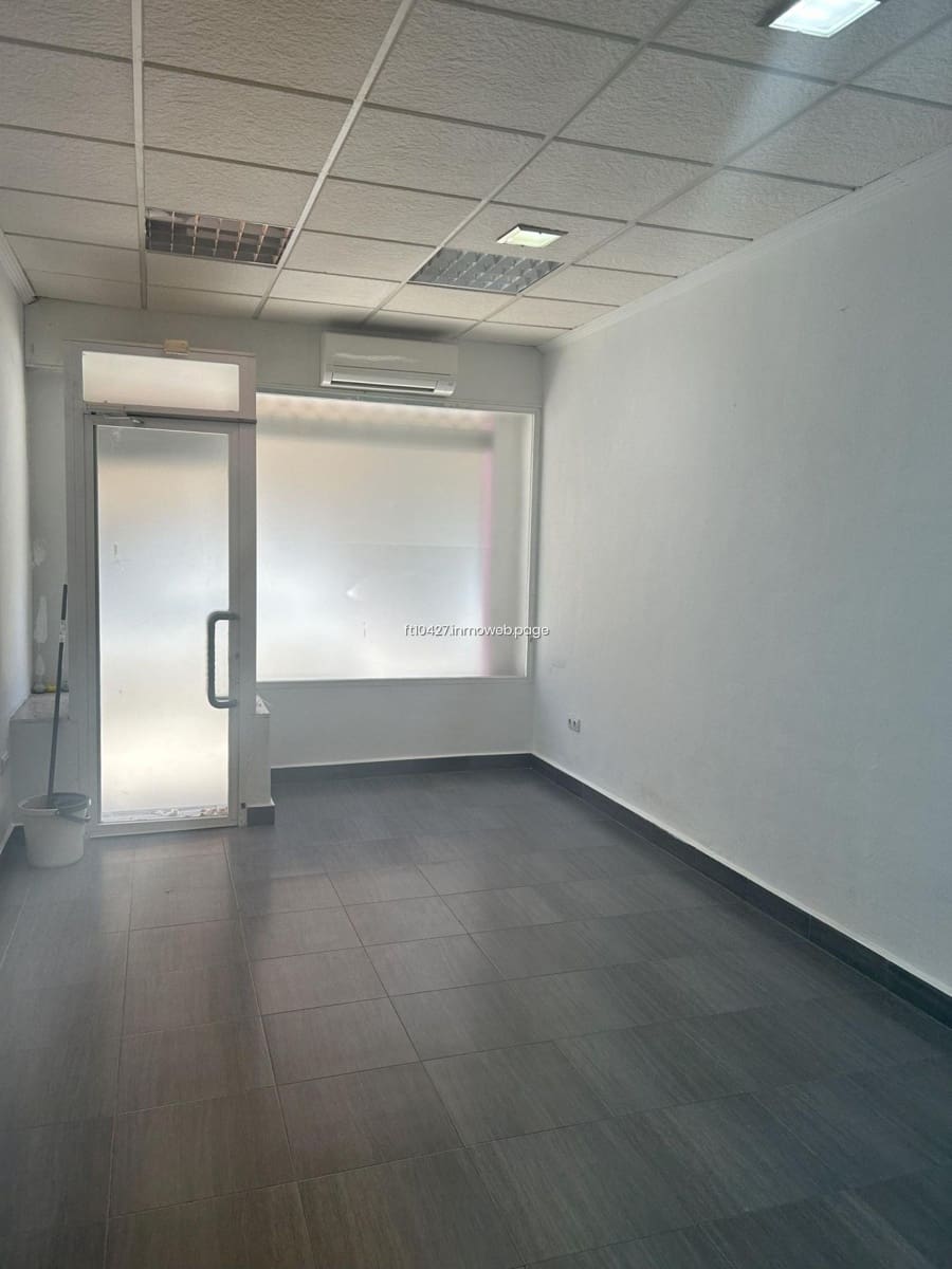 Commercial for rent in Guadix - € 300 (Ref: 9548889)