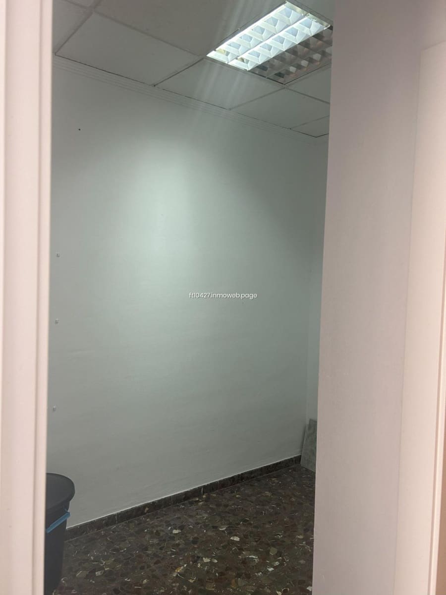 Commercial for rent in Guadix - € 300 (Ref: 9548889)