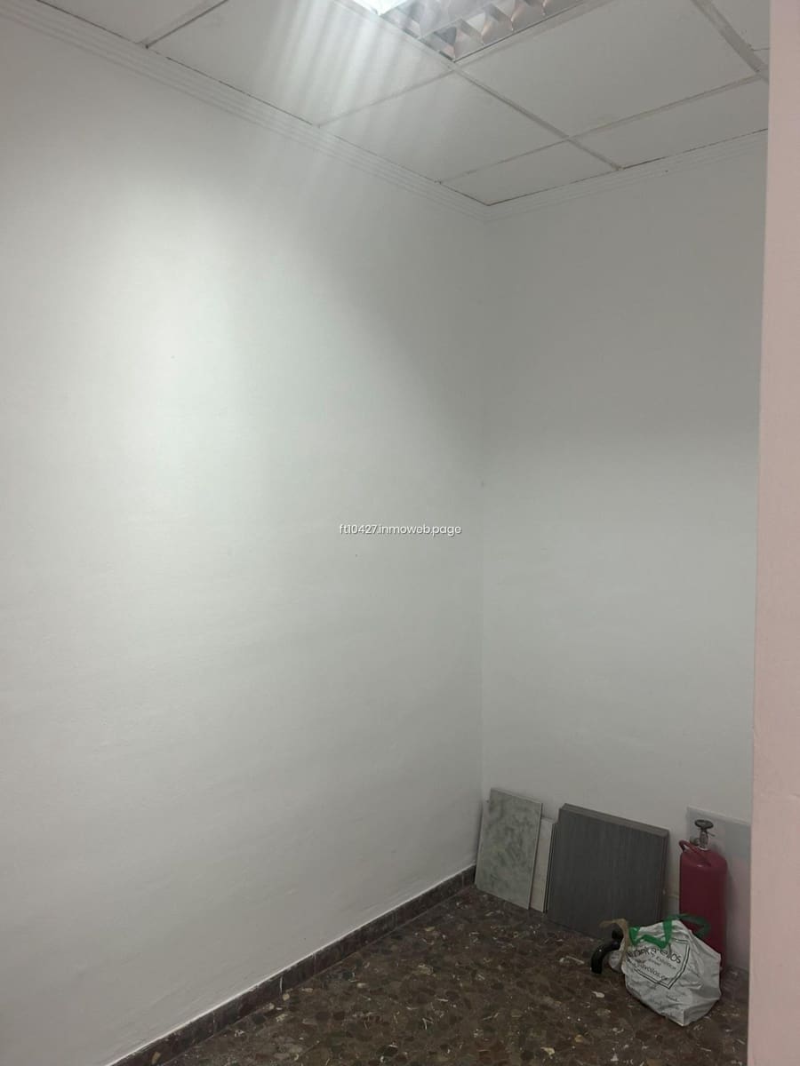 Commercial for rent in Guadix - € 300 (Ref: 9548889)