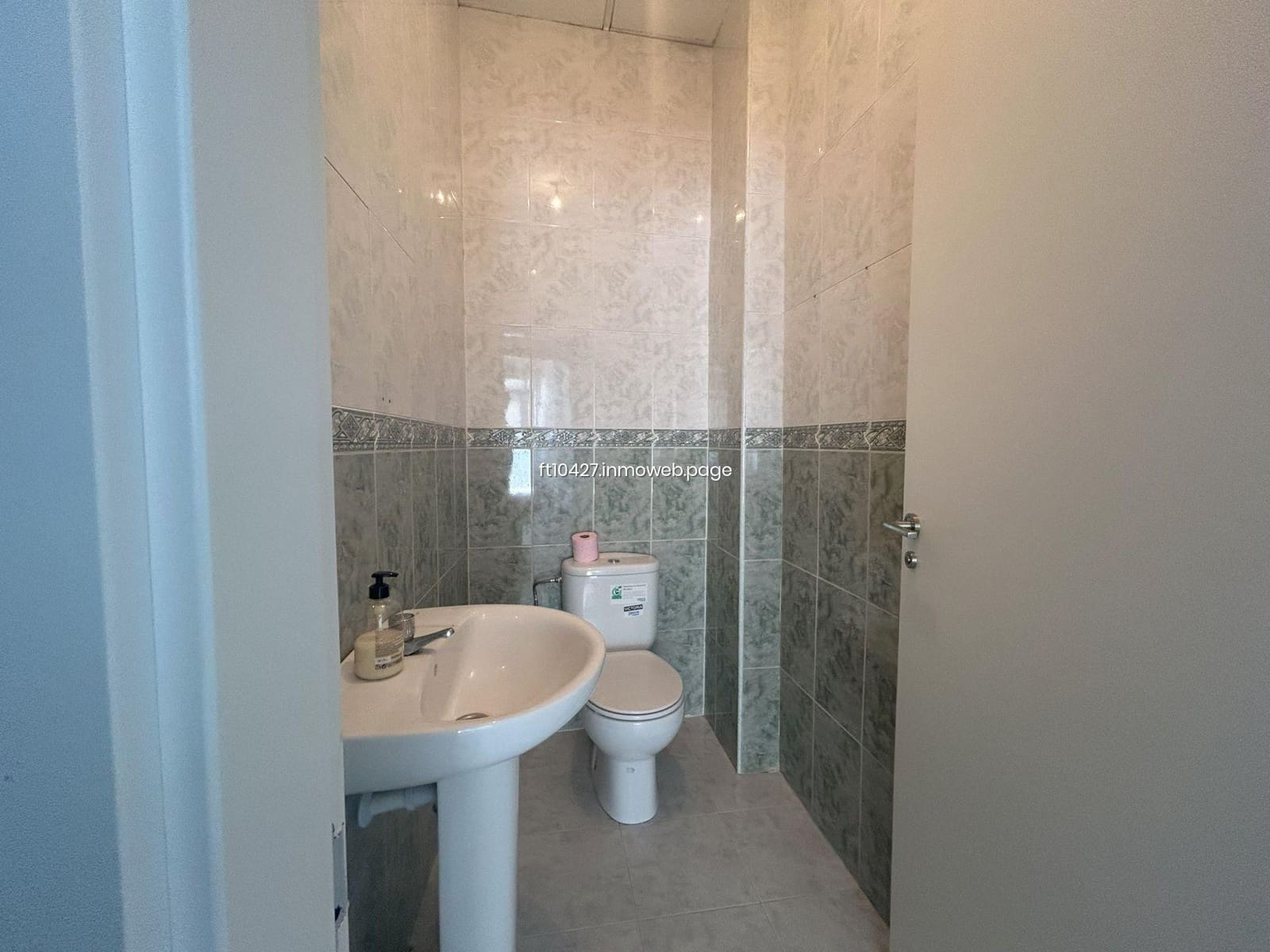 Commercial for rent in Guadix - € 300 (Ref: 9548889)