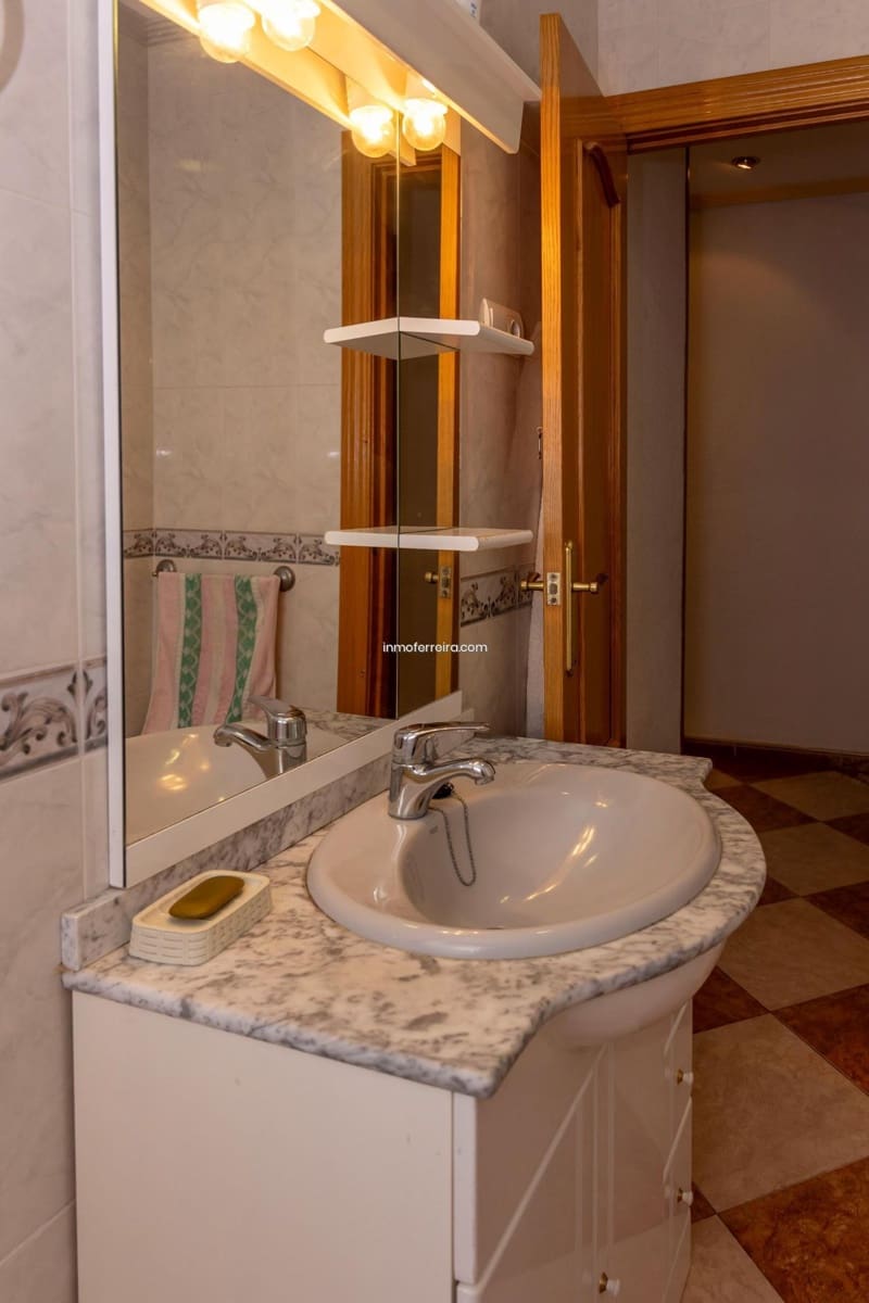 4 bedroom Flat for sale in Guadix - € 110,000 (Ref: 9582990)