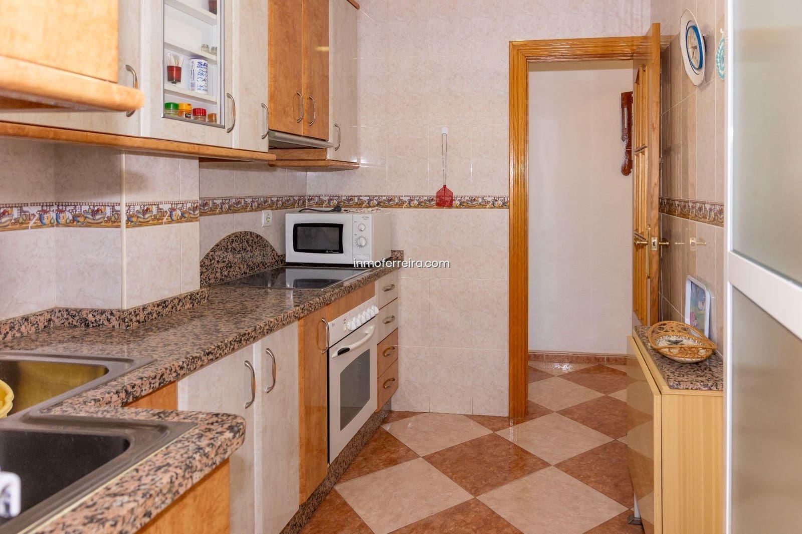 4 bedroom Flat for sale in Guadix - € 110,000 (Ref: 9582990)