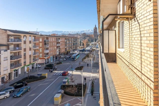 Piso de 4 habitaciones en Guadix en venta - 110.000 € (Ref: 9582990)