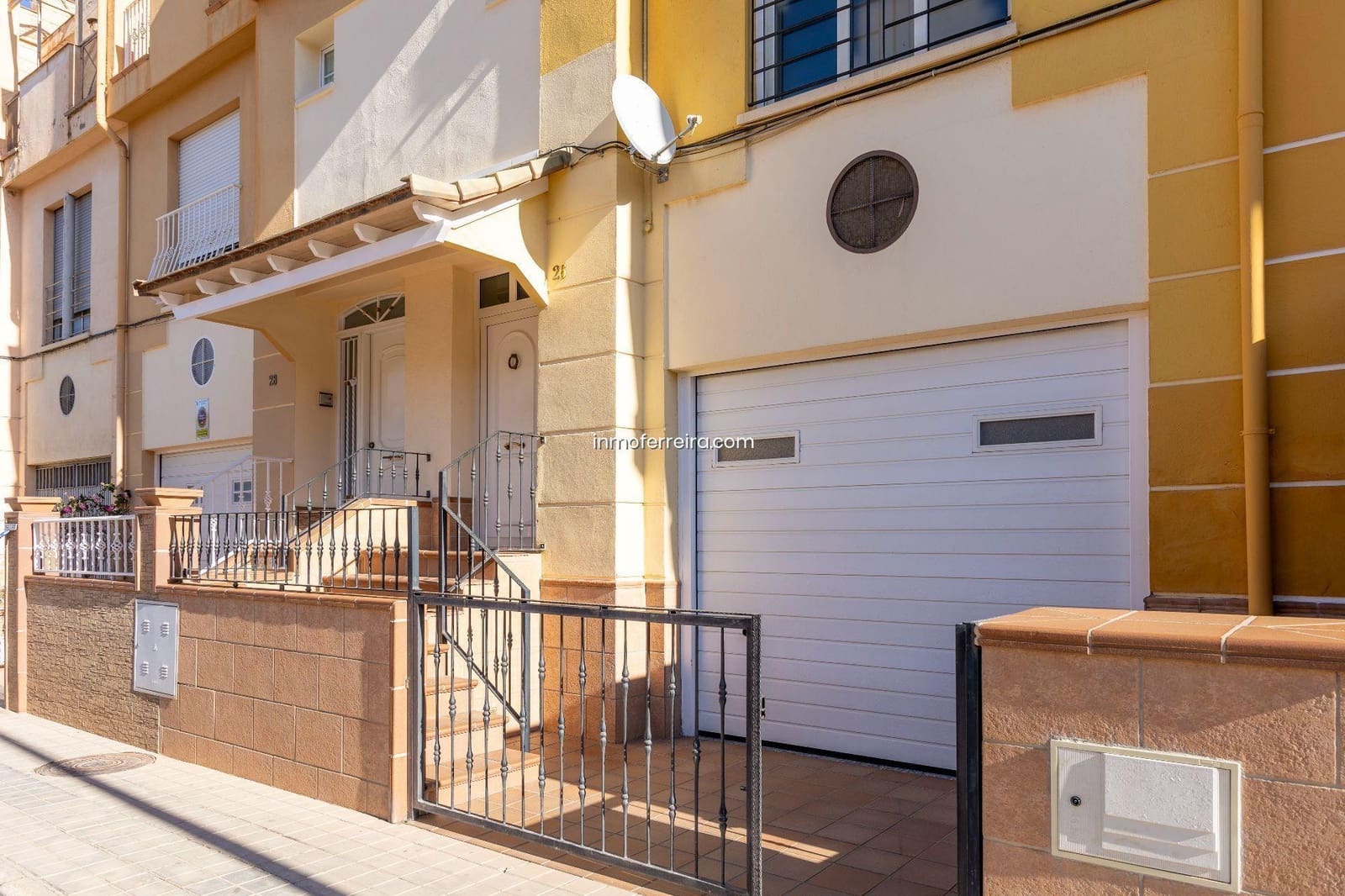 Adosado de 4 habitaciones en Guadix en venta con garaje - 240.000 € (Ref: 9582991)