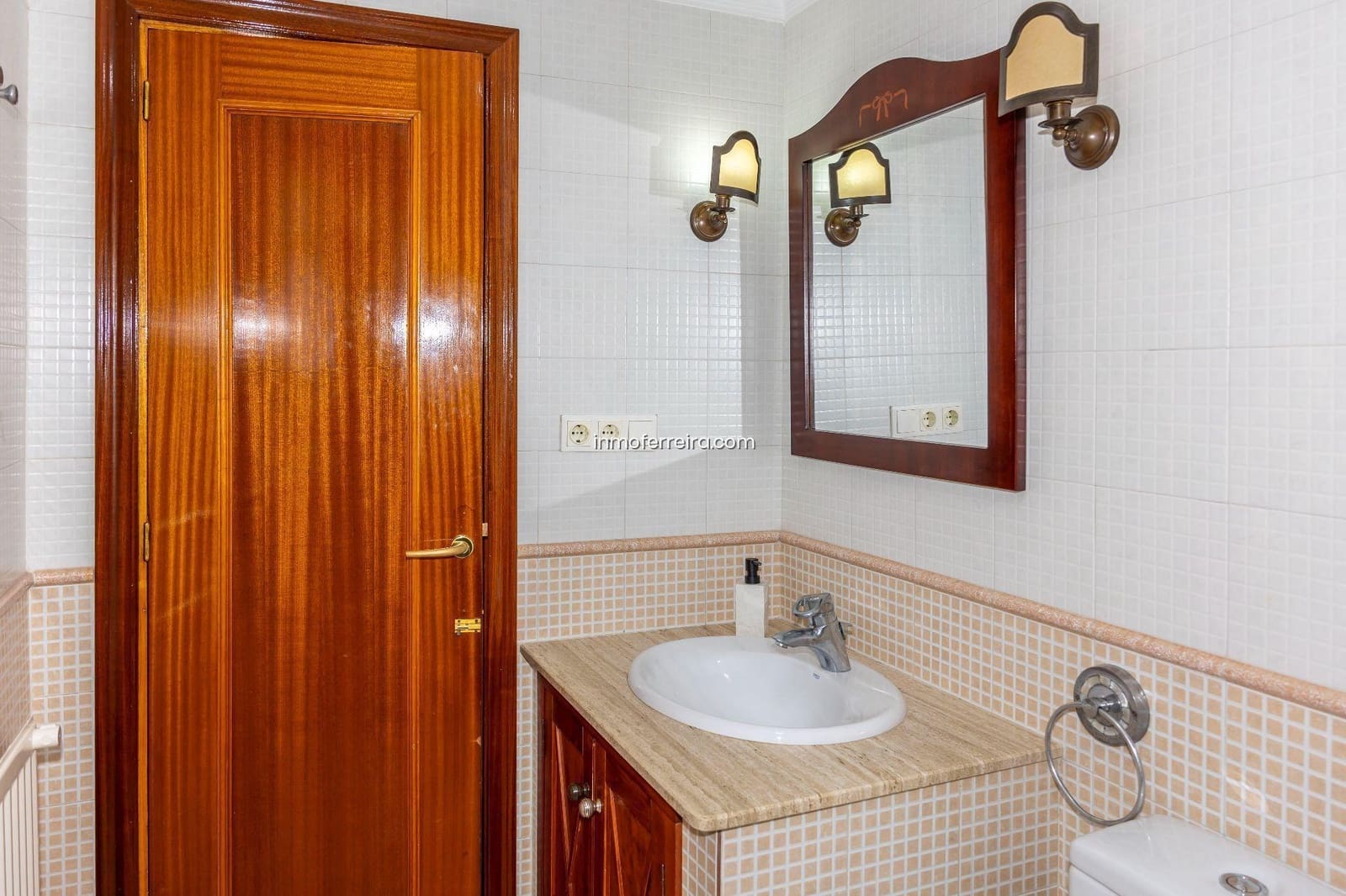 Adosado de 4 habitaciones en Guadix en venta con garaje - 240.000 € (Ref: 9582991)
