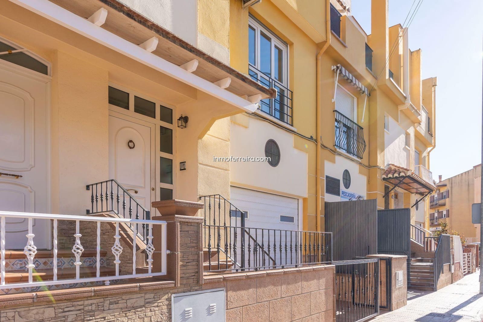 Adosado de 4 habitaciones en Guadix en venta con garaje - 240.000 € (Ref: 9582991)