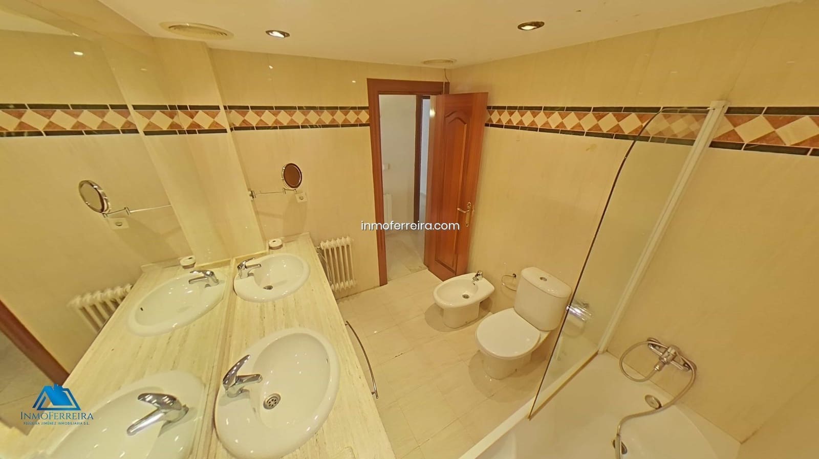 5 bedroom Flat for sale in Guadix - € 180,000 (Ref: 9582992)