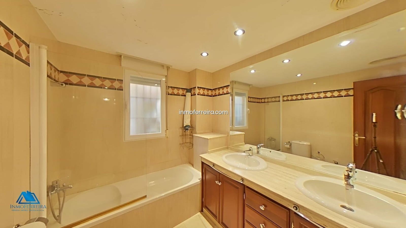 5 bedroom Flat for sale in Guadix - € 180,000 (Ref: 9582992)