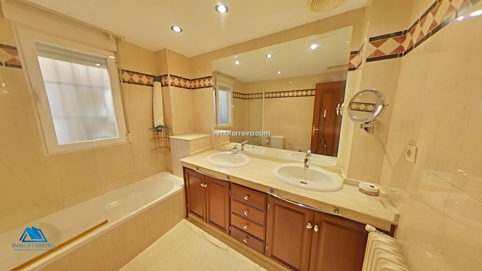 5 bedroom Flat for sale in Guadix - € 180,000 (Ref: 9582992)