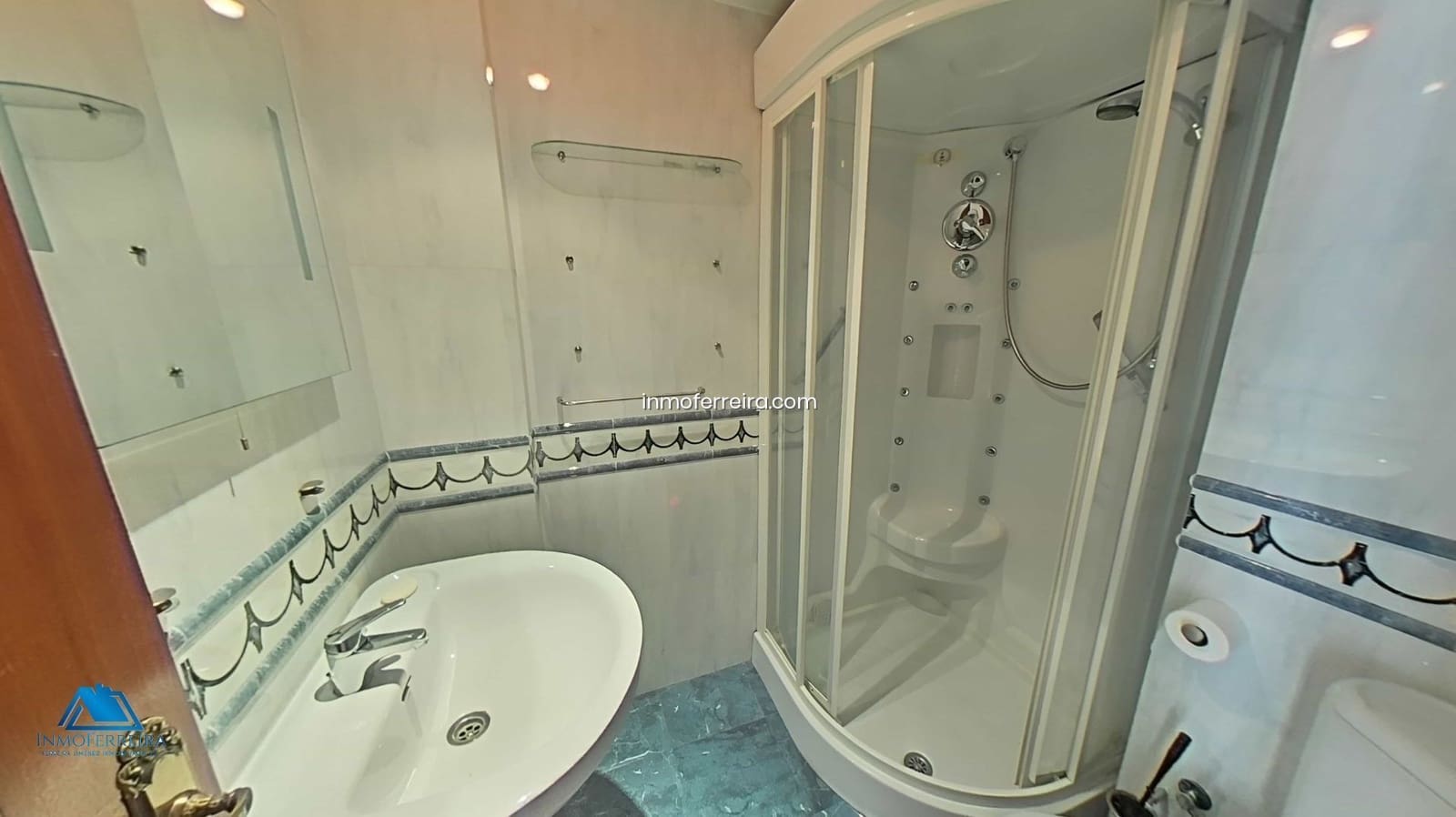 5 bedroom Flat for sale in Guadix - € 180,000 (Ref: 9582992)