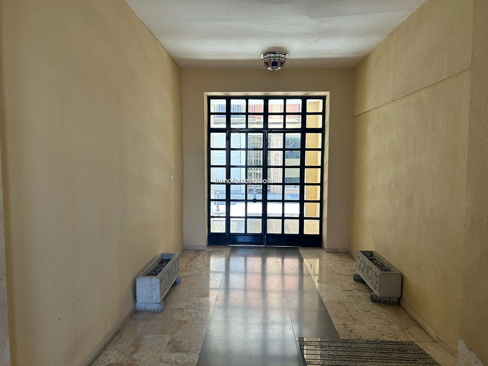 5 bedroom Flat for sale in Guadix - € 180,000 (Ref: 9582992)