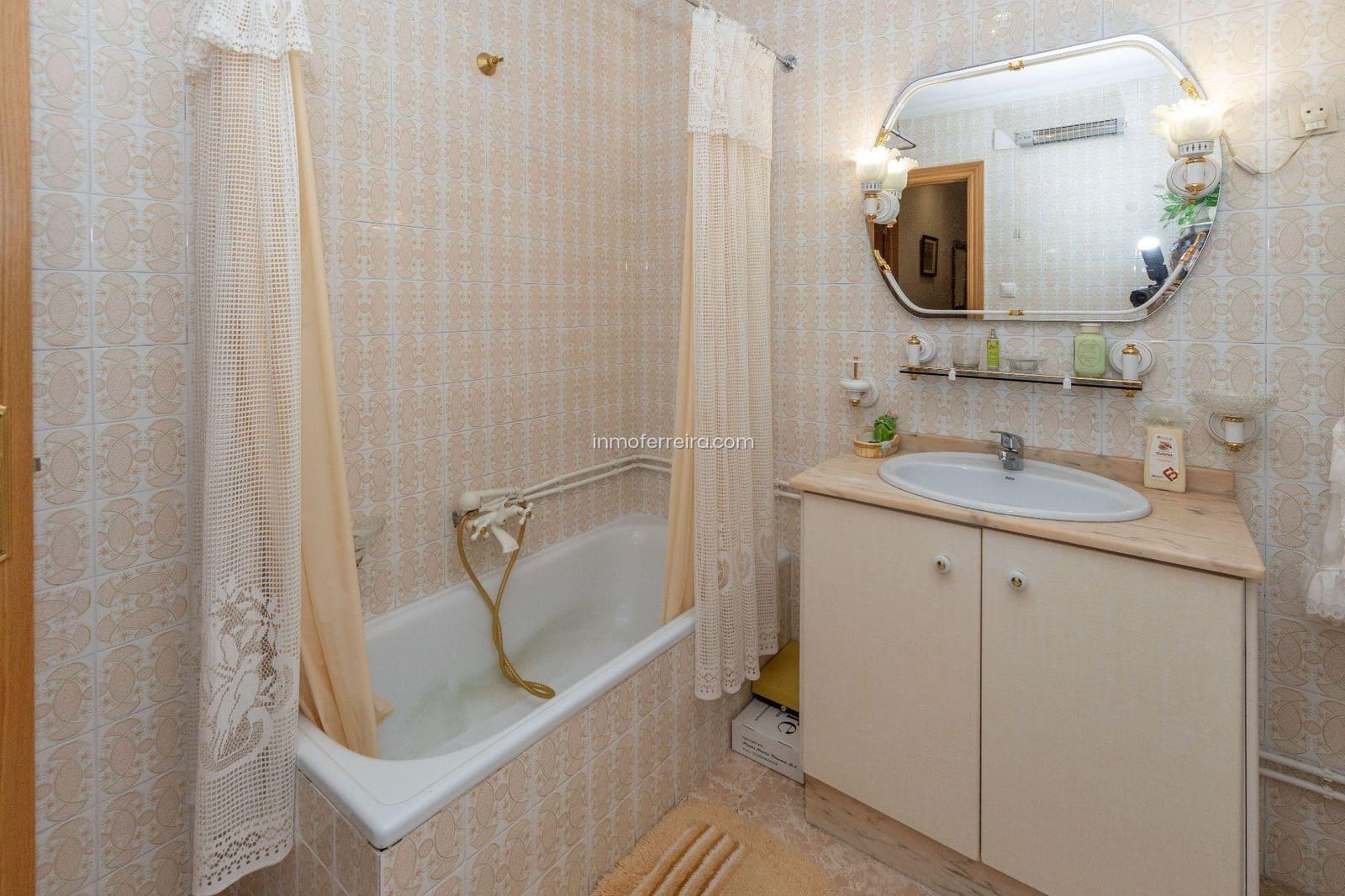 3 bedroom Flat for sale in Guadix with garage - € 180,000 (Ref: 9582995)