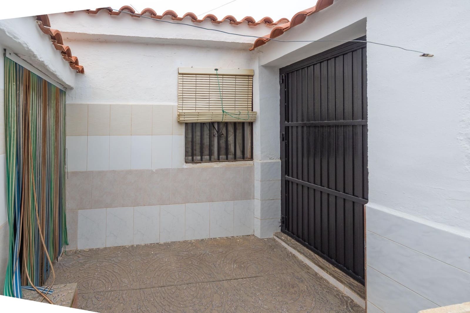 Omakotitalo myytävänä paikassa Guadix - 99 000 € (Ref: 9586560)