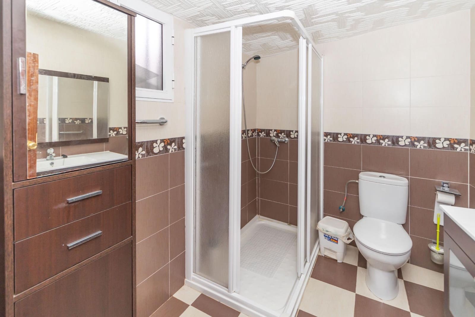 Omakotitalo myytävänä paikassa Guadix - 99 000 € (Ref: 9586560)