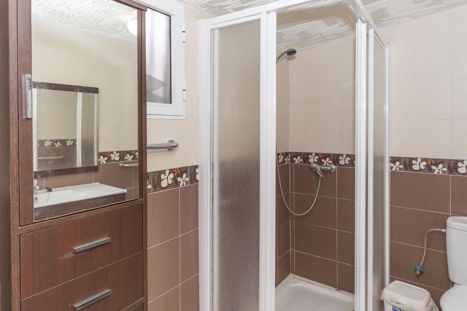 Omakotitalo myytävänä paikassa Guadix - 99 000 € (Ref: 9586560)