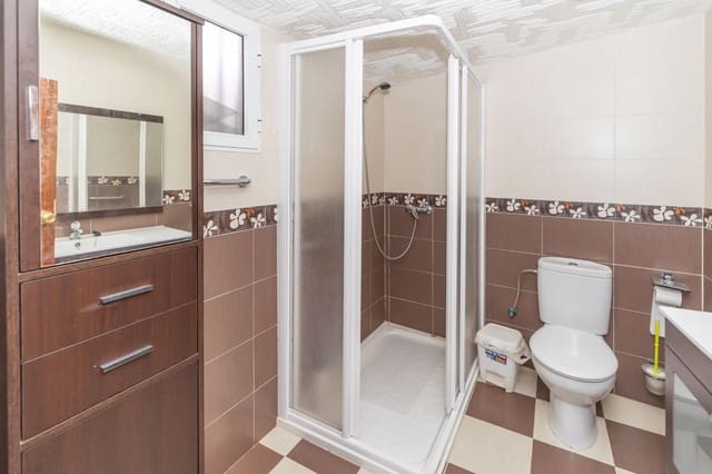 Omakotitalo myytävänä paikassa Guadix - 99 000 € (Ref: 9586560)