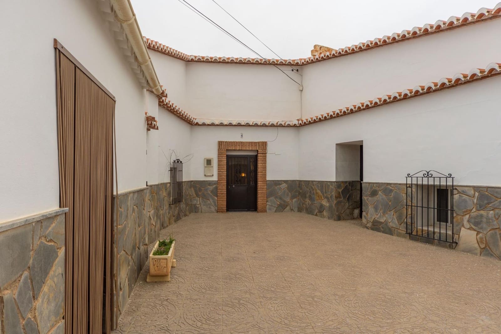 Omakotitalo myytävänä paikassa Guadix - 99 000 € (Ref: 9586560)