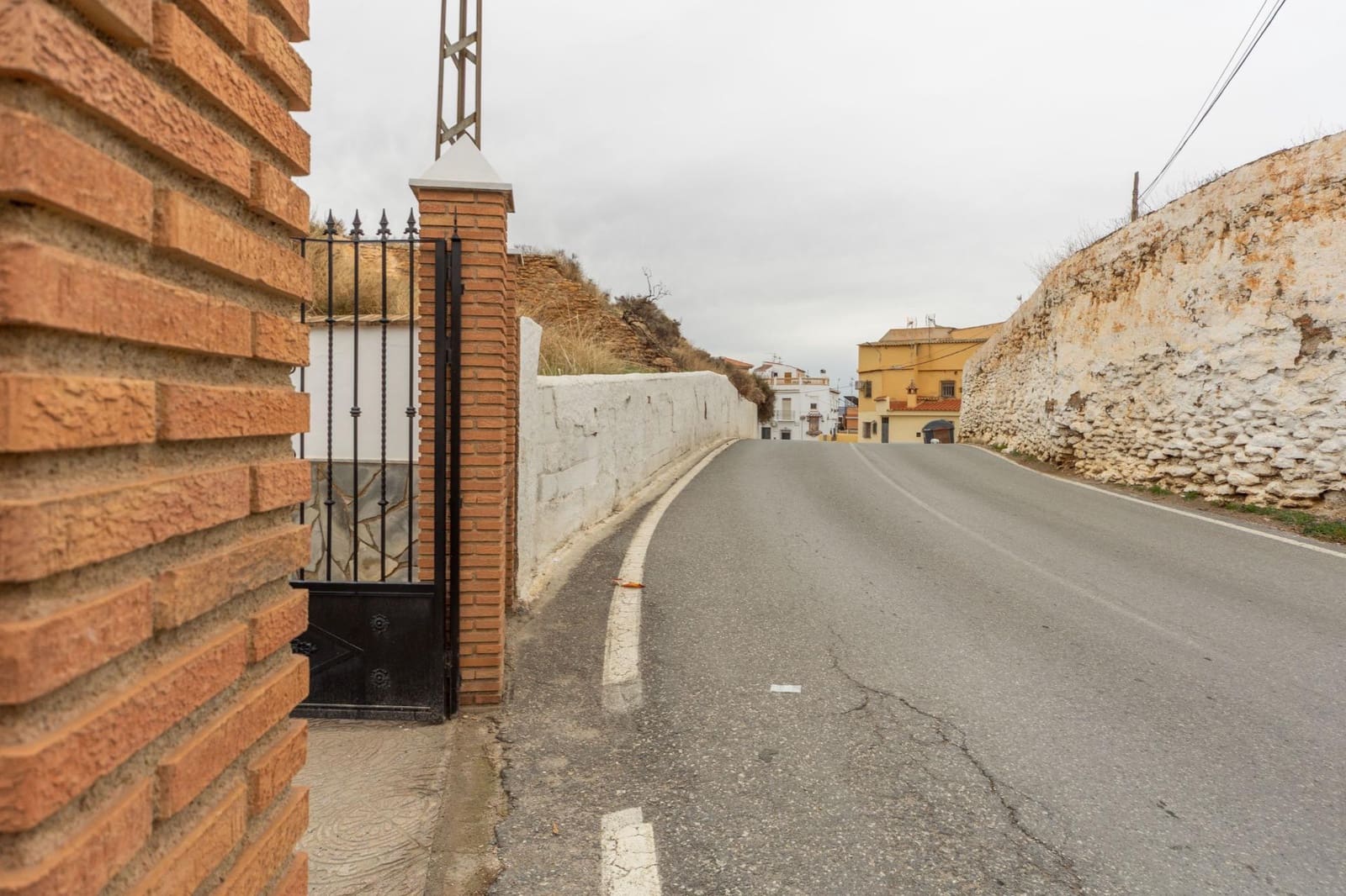 Omakotitalo myytävänä paikassa Guadix - 99 000 € (Ref: 9586560)