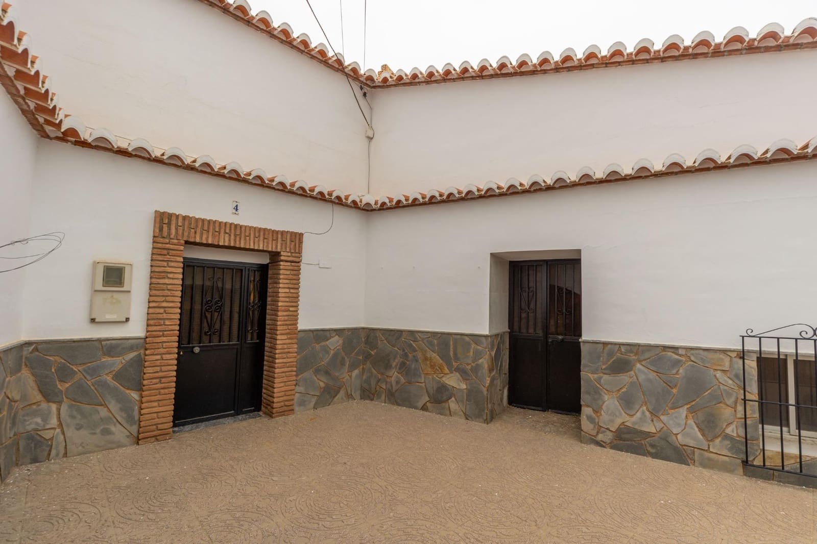 Omakotitalo myytävänä paikassa Guadix - 99 000 € (Ref: 9586560)