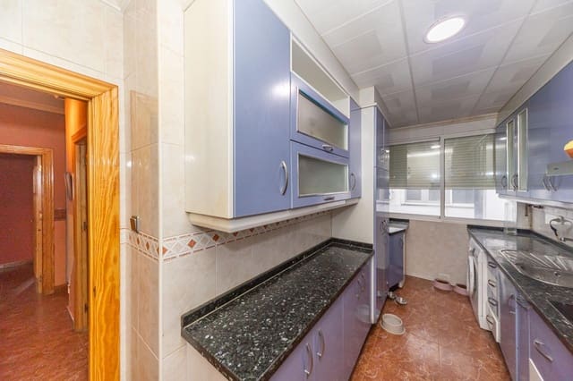 Piso de 4 habitaciones en Guadix en venta - 110.000 € (Ref: 9591359)