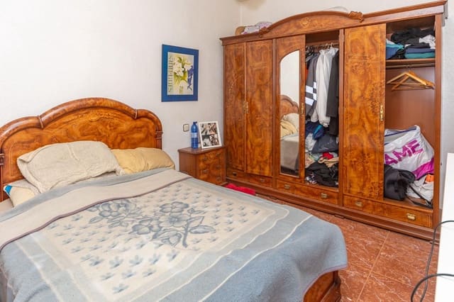 Piso de 4 habitaciones en Guadix en venta - 110.000 € (Ref: 9591359)