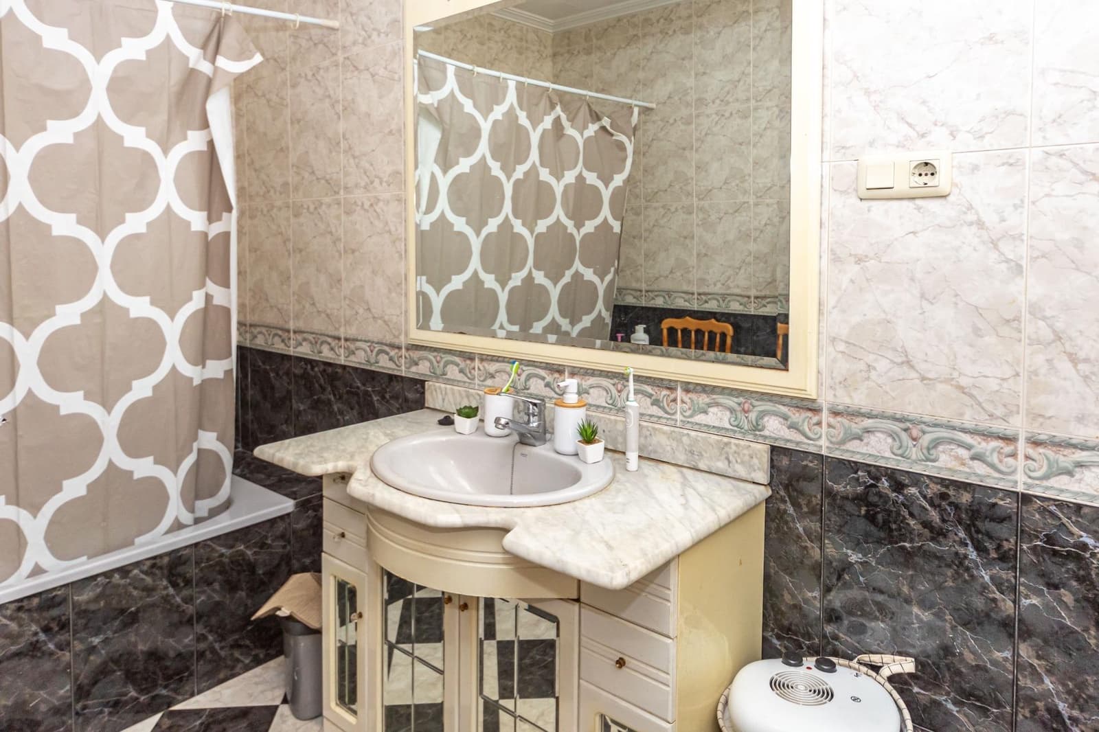 4 sypialnia Mieszkanie na sprzedaż w Guadix - 110 000 € (Ref: 9591359)