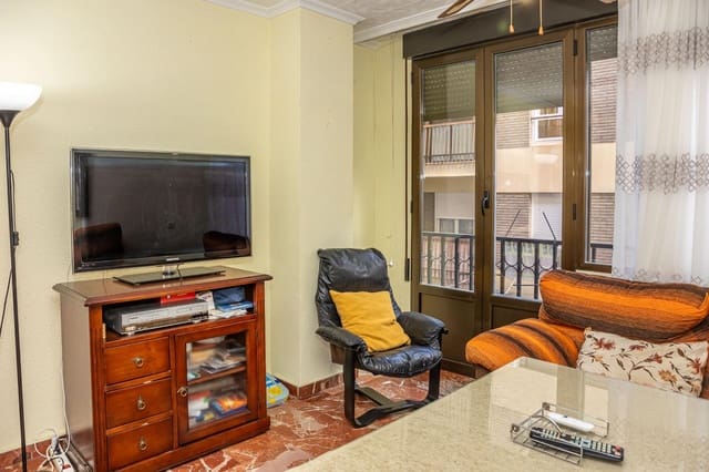 Piso de 4 habitaciones en Guadix en venta - 130.000 € (Ref: 9591360)