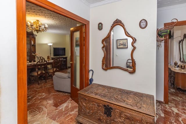 Piso de 4 habitaciones en Guadix en venta - 130.000 € (Ref: 9591360)