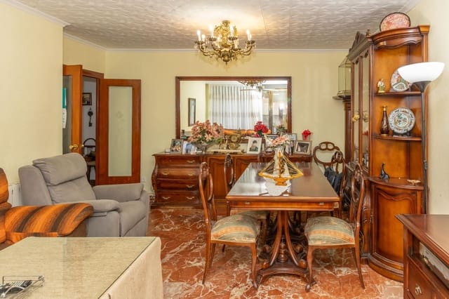 Piso de 4 habitaciones en Guadix en venta - 130.000 € (Ref: 9591360)