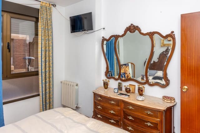 Piso de 4 habitaciones en Guadix en venta - 130.000 € (Ref: 9591360)