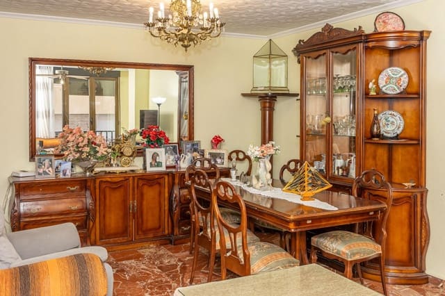 Piso de 4 habitaciones en Guadix en venta - 130.000 € (Ref: 9591360)